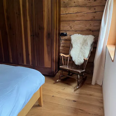 Carpenters House In Historic Village Daire